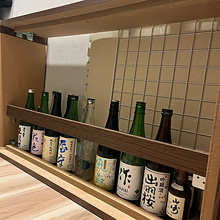 壁/天井/日本酒の空き瓶/ウォークインクローゼット/ディスプレイコーナー/マンション暮らし...などのインテリア実例 - 2024-04-29 09:37:54