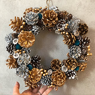 クリスマスリース 松ぼっくりリースのおしゃれなアレンジ 飾り方のインテリア実例 Roomclip ルームクリップ