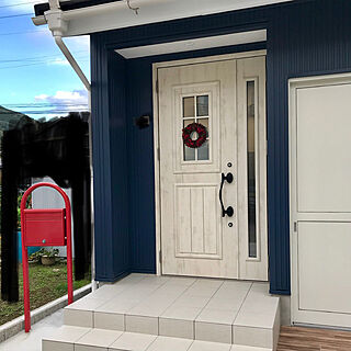 赤いポスト/紺✖︎白の家/ガルバリウムの家/真っ白い内装/季節感のある暮らし...などのインテリア実例 - 2019-11-20 08:38:23