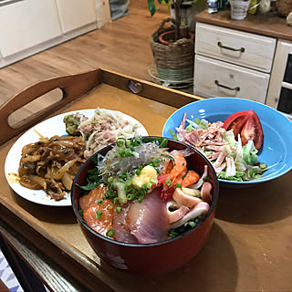 海鮮丼/コメントお返し遅くてすいません/いいね&コメント&フォロー感謝♡/見てくれてありがとう♡/いつも見てくれてありがとうございます♡...などのインテリア実例 - 2019-08-22 21:19:30