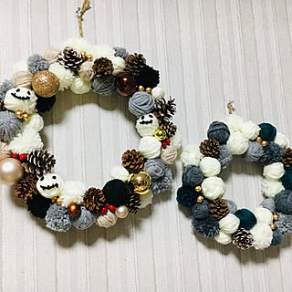 まだまだ作りたい/クリスマスリース手作り/毛糸玉リース/手作りクリスマス/皆さんの参考に！...などのインテリア実例 - 2019-11-23 21:01:15