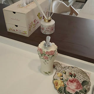 バス/トイレ/雑貨屋さんで買った物/対面キッチンカウンター/女子力UP♪/薔薇のハンドソープボトル...などのインテリア実例 - 2020-02-29 13:23:12