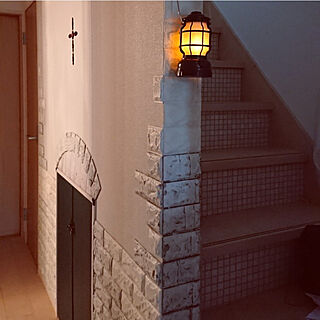 壁/天井/階段の壁に…/DAISO調光ランタンBIG/炎点灯と白点灯の2色/弱から強へ調光可能...などのインテリア実例 - 2021-08-13 14:49:31