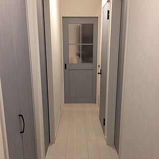 玄関/入り口/廊下/白い床/水色のドア/リクシルのドアのインテリア実例 - 2017-02-08 22:08:28