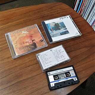 CDジャケット/音楽のある暮らし/ローテーブル/カセットテープ/机のインテリア実例 - 2021-10-04 23:04:46