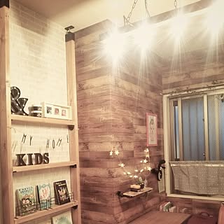 子供部屋 木目調壁紙のおしゃれなインテリアコーディネート レイアウトの実例 Roomclip ルームクリップ