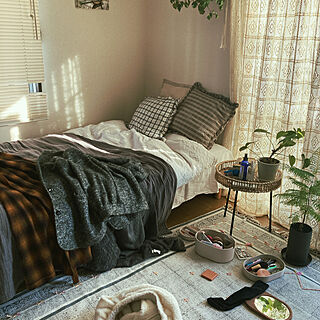 ベッド周り/ベッドサイド/カーテン越しの光が好き/レースカーテン/観葉植物...などのインテリア実例 - 2023-11-11 16:36:24