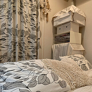 ベッド周り/私の寝室/リーフ柄カーテンで作ったもの/IKEAのカーテン/カーテン...などのインテリア実例 - 2023-10-27 08:18:58