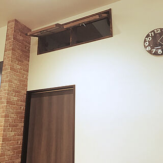 ロフト窓/LIXILドア/木製窓枠/レンガ風壁紙/リビングのインテリア実例 - 2020-04-13 13:27:22