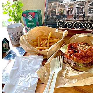 空想街雑貨店マグカップ/スタバ カフェベロナ/私西日の当たる部屋/ポテトフライ/テイクアウトハンバーガー...などのインテリア実例 - 2023-06-20 16:15:18