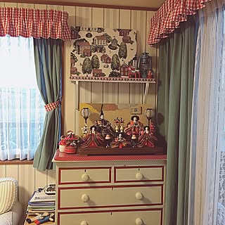 部屋全体/ヴィンテージのチェスト/ローラアシュレイのカーテン/コロニアルチェックのカーテン/壁紙DIY...などのインテリア実例 - 2017-02-12 08:18:29