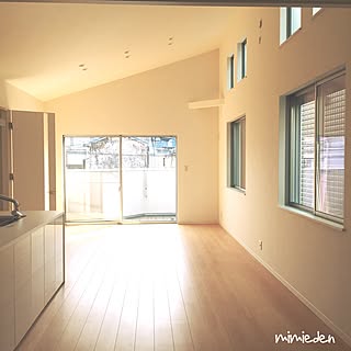 部屋全体/入居前/晴れの日/少しずつ暮らしやすい空間に…♡/丁寧な暮らしを心がけますのインテリア実例 - 2017-03-19 20:52:36