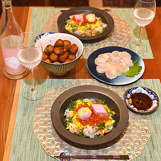 机/鮭といくらの親子チラシ寿司/ひな祭りかまぼこ/ぼんぼりかまぼこ/菱餅かまぼこ...などのインテリア実例 - 2024-03-03 12:39:18