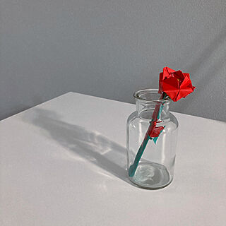 一輪挿し/ガラス瓶/折り紙/お花のある暮らし/白いダイニングテーブル...などのインテリア実例 - 2022-07-22 02:54:39