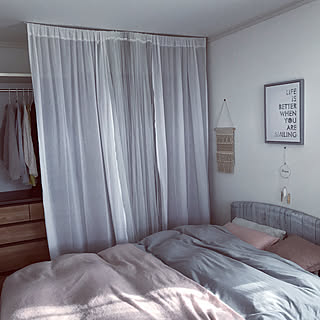 ベッド周り/寝室改造中/結局カーテンつけたした/天井からカーテン/10分でできる...などのインテリア実例 - 2019-02-07 22:41:18