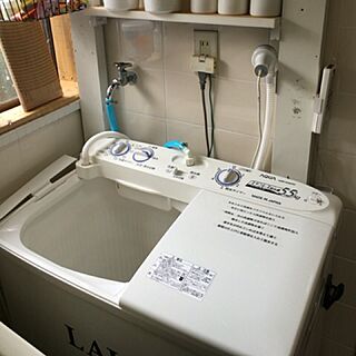 バス/トイレ/洗濯機最強王/ぐるぐるに手を突っ込んで遊ぶ/洗濯機のまわる水を眺めていたい/AQUA 二層式洗濯機...などのインテリア実例 - 2016-03-20 15:44:21