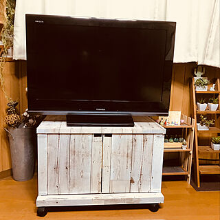 部屋全体/今どき珍しいテレビ台/ダイソーのリメイクシート/一生このテレビ台か？/壊れないと買ってもらえない...などのインテリア実例 - 2018-02-19 19:03:14