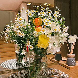 メイソンジャーを花瓶に/花束を作りました/棚/スイトピー/マトリカリア...などのインテリア実例 - 2022-03-13 06:13:16