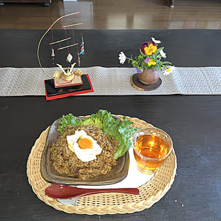 祖母の帯/藤の手作りトレー/備前焼のお皿/焼きカレー/リラックスタイム...などのインテリア実例 - 2023-03-13 14:31:51