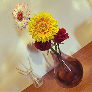 花びん/ガーベラが一番好き♡/薔薇が好き/花のある暮らし/IKEAの花瓶...などのインテリア実例 - 2021-06-21 09:56:42