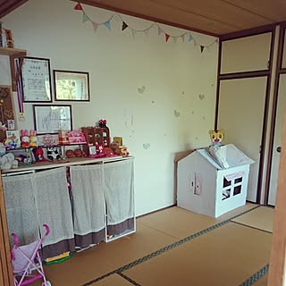 部屋全体/トイザらス/ダンボールハウス/娘達の隠れ家？！/フラッグガーランド...などのインテリア実例 - 2015-05-31 14:45:30