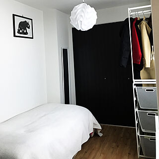 極狭寝室/ホワイトインテリア/ベッド周り/寝室は、なんちゃってオーセンティック。のインテリア実例 - 2019-04-11 14:55:27
