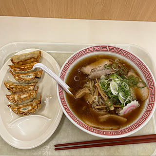 程よい熱さのラーメンと餃子/寒いけど動くと暑い/餃子セット600円/風が冷たい/雪2℃...などのインテリア実例 - 2022-01-07 11:38:39