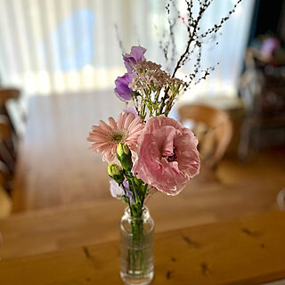 お花のある暮らし/春だなぁ〜/ピンク系♡/お花を飾る/くつろぎ空間...などのインテリア実例 - 2023-03-21 15:07:10