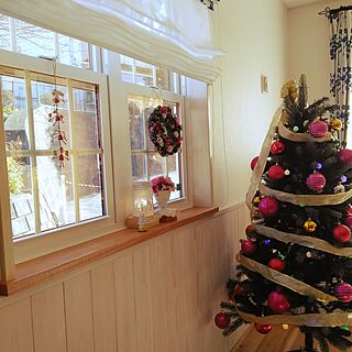 部屋全体/クリスマスツリー150cm/プリザーブドフラワー/クリスマスリース/腰壁ペンキ塗りしました。のインテリア実例 - 2016-12-24 12:13:26