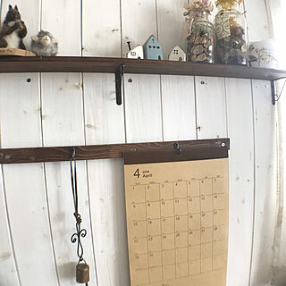 部屋全体/セリア/カレンダー/好きな場所♡/板壁棚DIY...などのインテリア実例 - 2018-04-01 09:04:06