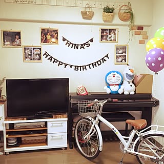 部屋全体/プレゼントの自転車の置き場がリビング。笑/今年は風船いっぱい。/娘っこの誕生日♡のインテリア実例 - 2015-07-11 22:03:34