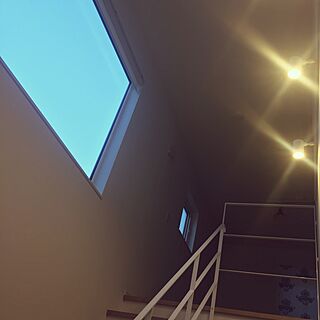 壁/天井/ナチュラル/吹き抜けリビング/zerocube/階段の窓のインテリア実例 - 2017-06-06 19:02:38