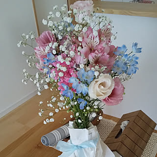 花束 花瓶がない のおしゃれなアレンジ 飾り方のインテリア実例 Roomclip ルームクリップ