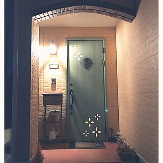玄関/入り口/お花の形の光/オレンジ色の家/つまらないpicですみません/三協アルミ...などのインテリア実例 - 2017-03-10 19:40:36