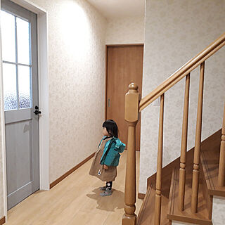 階段てすり/水色のドア/LIXILドア/玄関/廊下...などのインテリア実例 - 2021-02-03 20:30:39