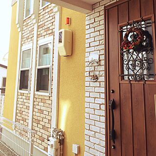 レンガ壁/玄関/入り口/黄色の壁/玄関ドア/外壁...などのインテリア実例 - 2016-12-23 14:32:13