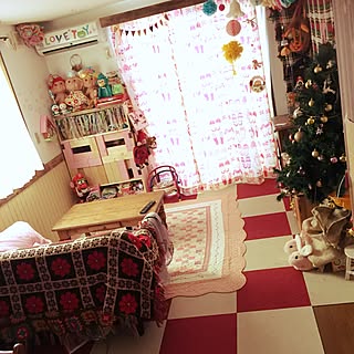 部屋全体/クリスマスツリー/統一感のない我が家/おもちゃ棚は未完成/ソファー...などのインテリア実例 - 2015-12-12 08:26:20