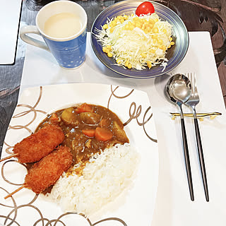 クリスマスマーケットのマグカップ/カレー皿/サラダ皿に使われたとっておきの有田焼/カレーライス/夫の料理...などのインテリア実例 - 2023-01-14 20:01:20