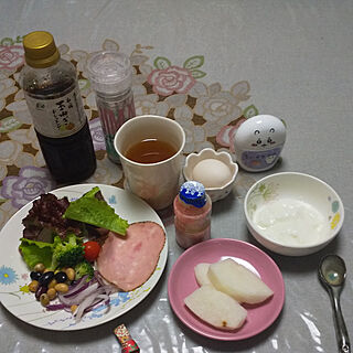 ちいかわ/朝ごはん/セリア食器/ヤクルト/ほうじ茶のインテリア実例 - 2022-10-29 07:42:43