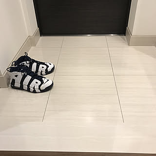 玄関こそ綺麗に/玄関/シンプルな玄関とNIKE/AIR MORE UPTEMPO/nike...などのインテリア実例 - 2019-10-22 21:53:32