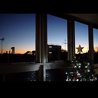 リビング/夕暮れ/クリスマス/クリスマスツリー/窓から見える景色...などのインテリア実例 - 2014-12-23 23:37:06
