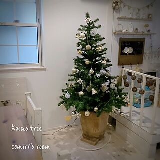 ベッド周り/クリスマスツリー/白が好き/DIY板壁/3COINS...などのインテリア実例 - 2015-11-16 18:49:00