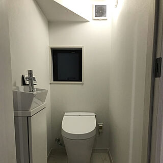 タンクレス/階段下のトイレ/LIXIL小さな洗面台/LIXIL/バス/トイレのインテリア実例 - 2021-02-07 02:46:53