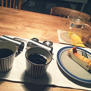 机/夜のおやつ/チェコの蚤の市で買ったお皿/北麓草水のそば猪口がカップにしても素敵/コーヒー...などのインテリア実例 - 2015-06-16 22:53:25