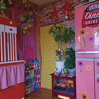 部屋全体/カラフル/植物達。/色いろいろ♪︎/ピンクの冷蔵庫。...などのインテリア実例 - 2022-02-08 21:32:24