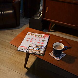 机/マグカップ/ローテーブル/トランク/雑誌のインテリア実例 - 2013-03-21 20:41:38