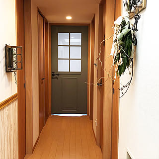 壁紙で腰壁風/ブルーグレー/廊下/スワッグ/ドアリメイク...などのインテリア実例 - 2019-05-17 17:04:21