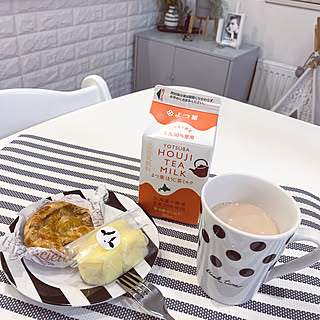 IKEA キャビネット/残りわずかなGWのひと時♡♡/フォローすごく嬉しいです♡/いつもいいねやコメありがとうございます♡/よつ葉 ほうじ茶ミルク やっと見つけたぁ...などのインテリア実例 - 2019-05-04 15:38:55