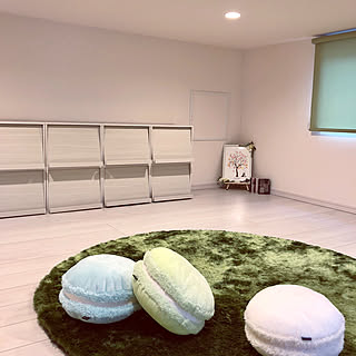 部屋全体/ホワイト×グリーン/芝生ラグ/マカロンクッション/季節小物収納...などのインテリア実例 - 2019-01-10 22:03:39