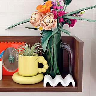 花瓶 ポストモダンのおしゃれなアレンジ・飾り方のインテリア実例 